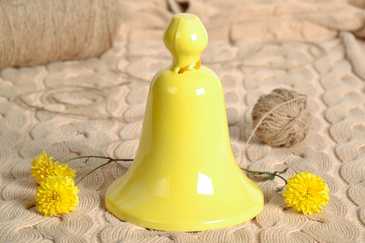 Campanilla cerámica amarilla foto 1