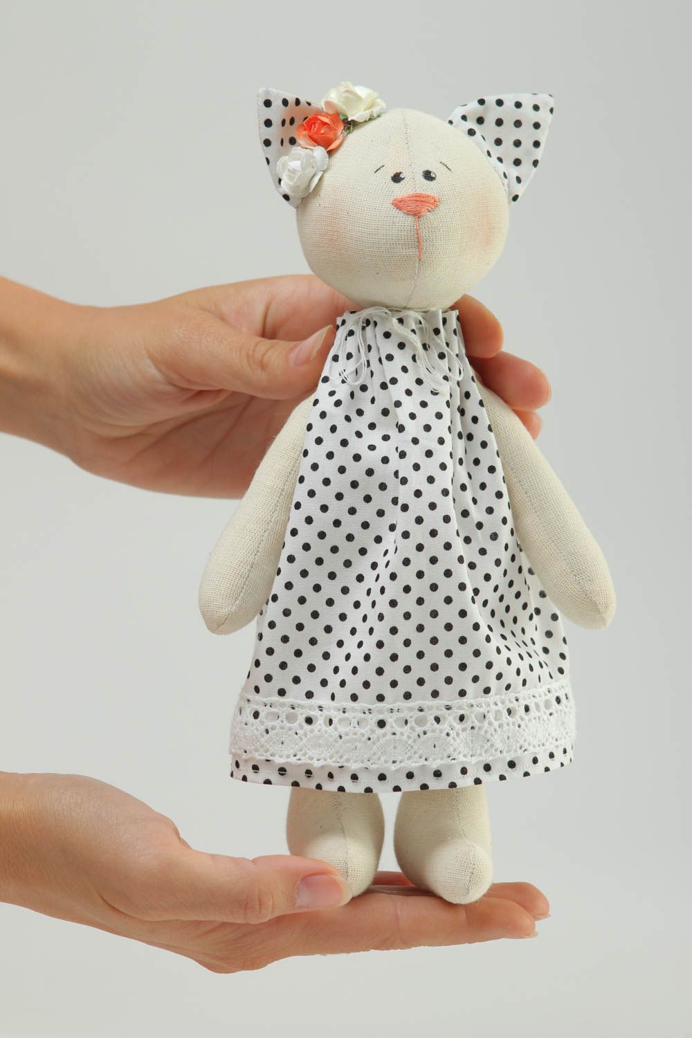 Игрушка ручной работы игрушка кошка оригинальная игрушка в платье в горошек фото 5
