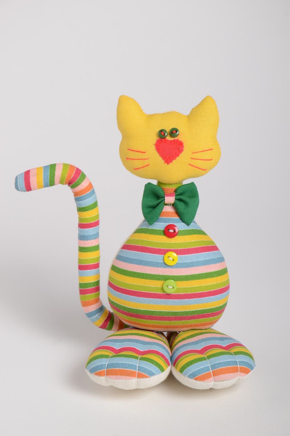 Игрушка кот ручной работы детская игрушка радужная мягкая игрушка с бабочкой фото 2