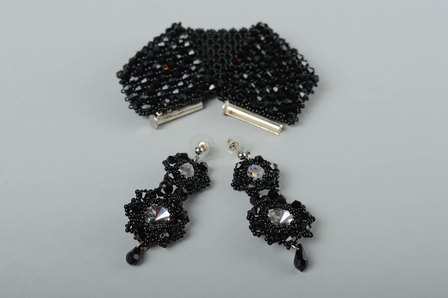 Boucles d'oreilles faites main Bracelet design noir Accessoires femme design photo 5