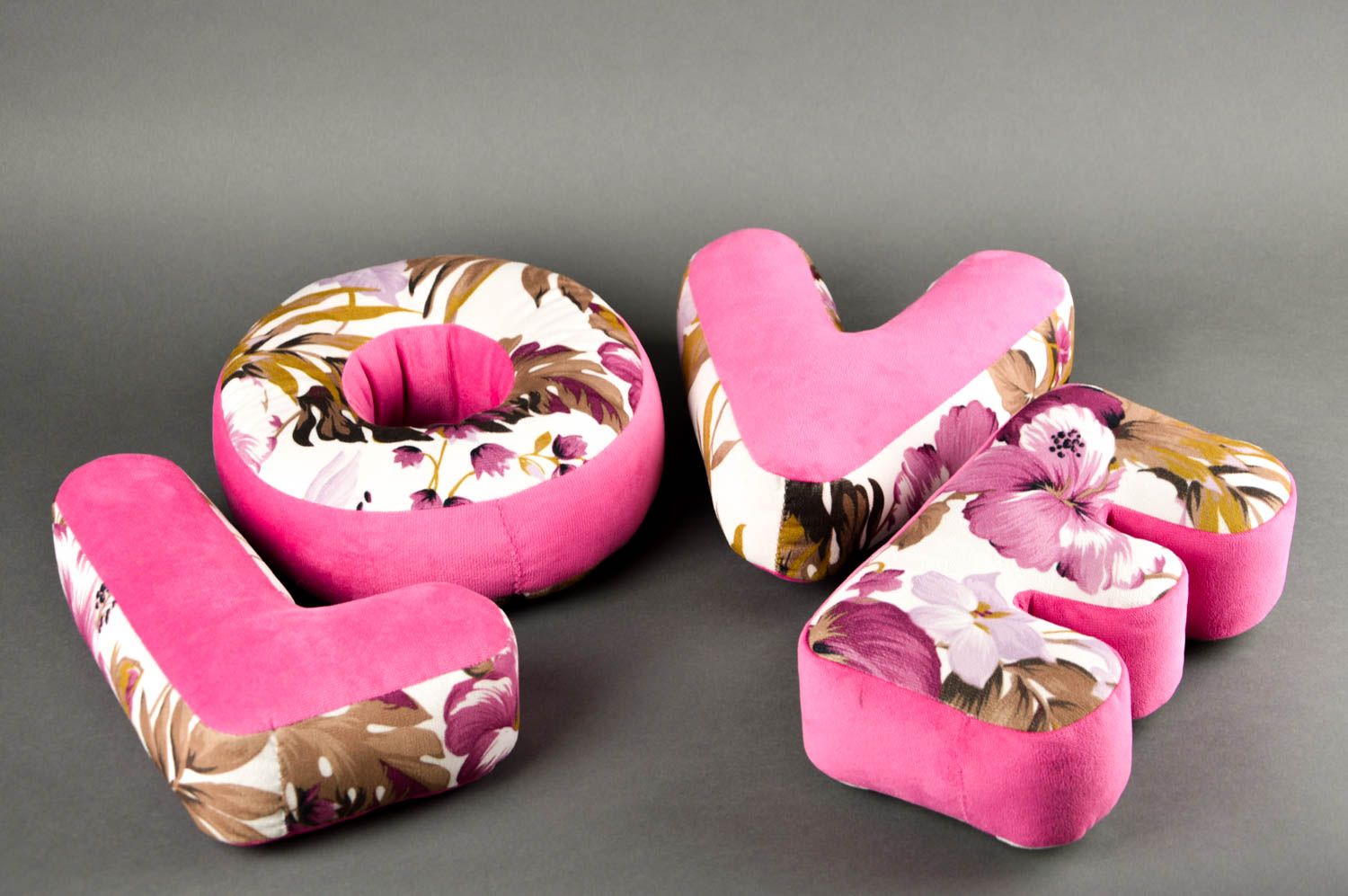 Декоративные подушки ручной работы подушки-буквы розовые красивые подушки LOVE фото 2