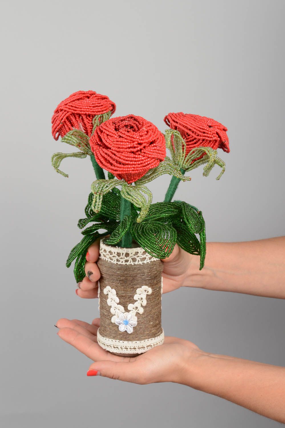 Стеклянная ваза с цветами из бисера ручной работы авторская красивая Букет роз фото 5