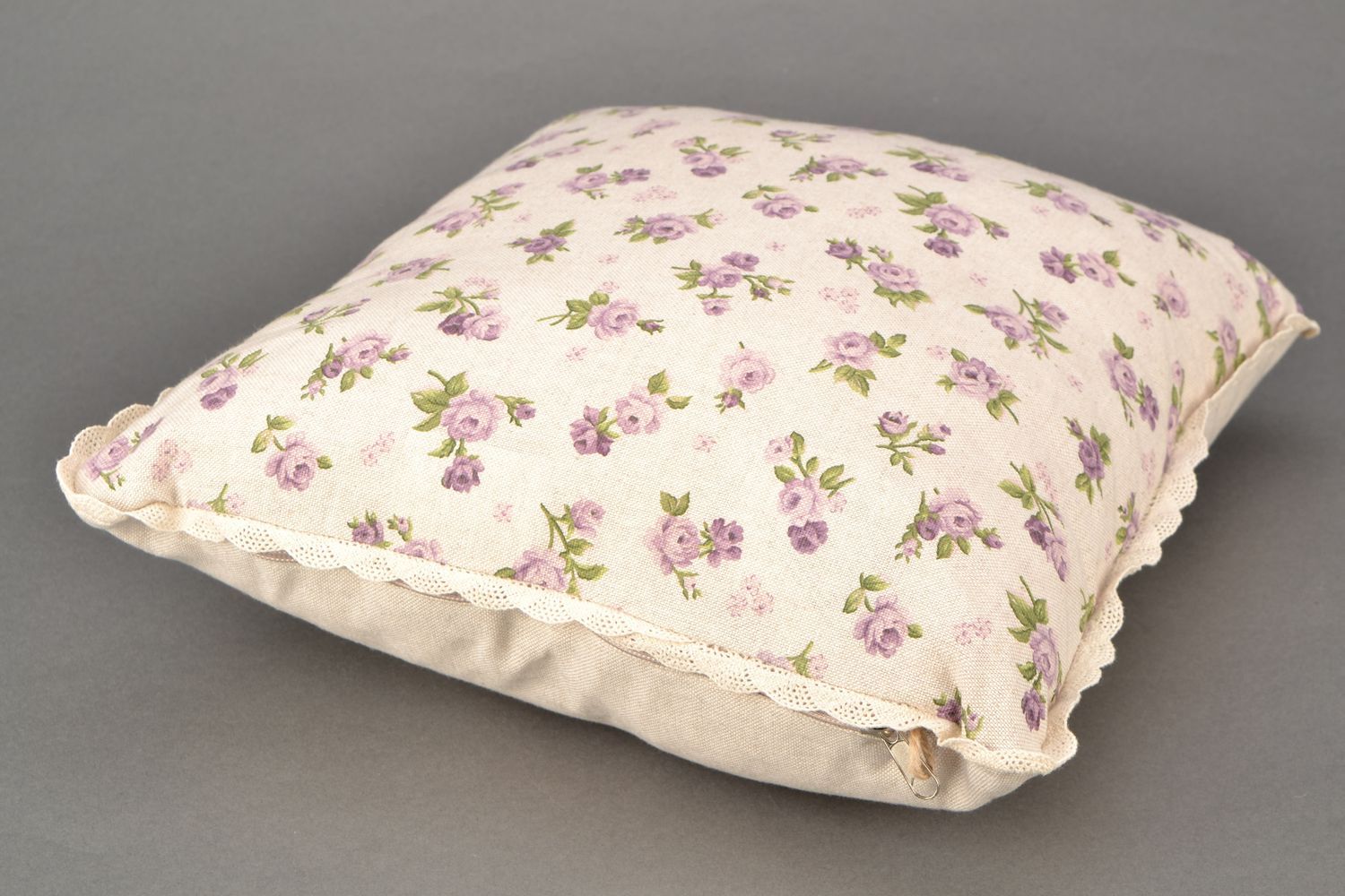 Soft accent pillow made of cotton and polyamide with floral print photo 3