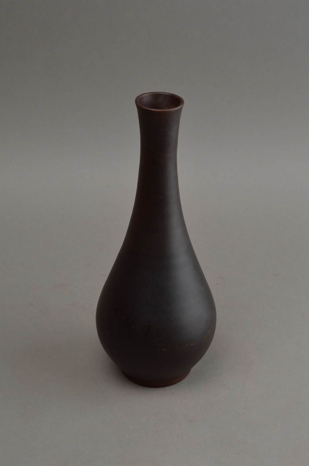 Vase décoratif fait main long en céramique noir original pour intérieur photo 3