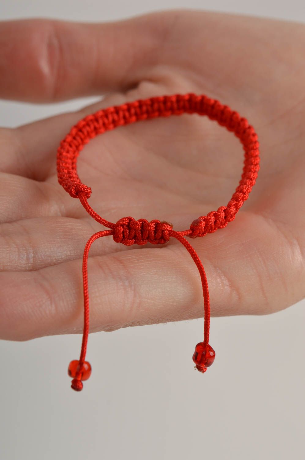 Bracelet rouge Bijou fait main tressé en cordon taille réglable Cadeau enfant photo 2