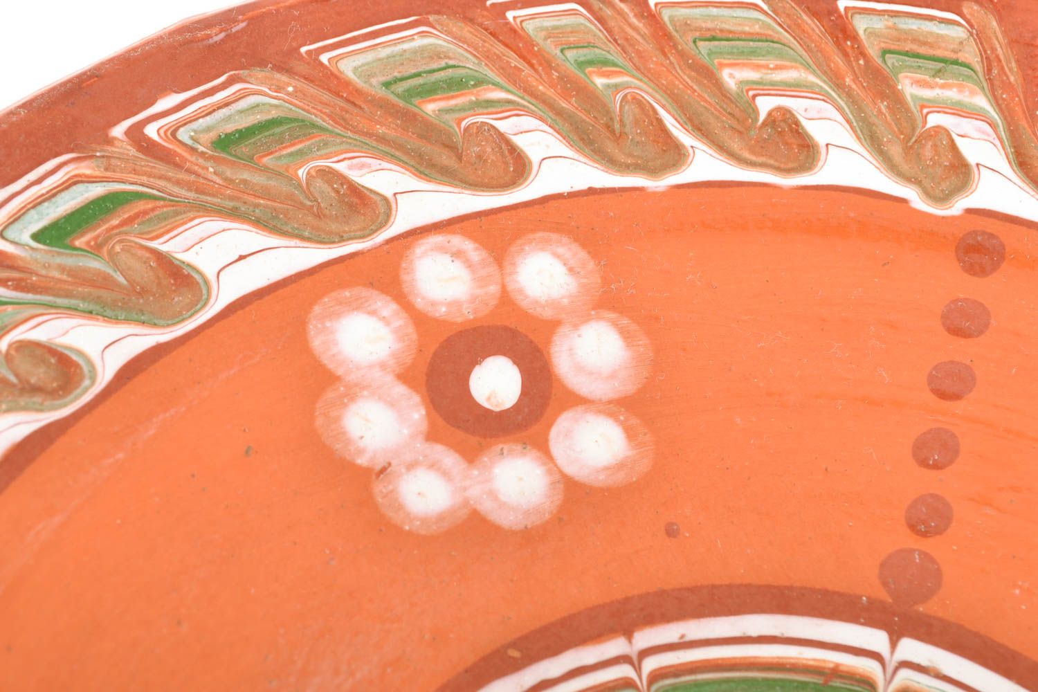 Керамическая тарелка плоская с волнообразным орнаментом фото 3