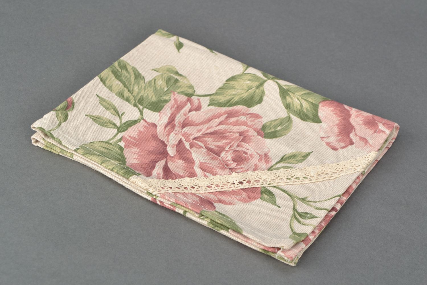 Decorative napkin with rose print made of cotton and polyamide photo 3