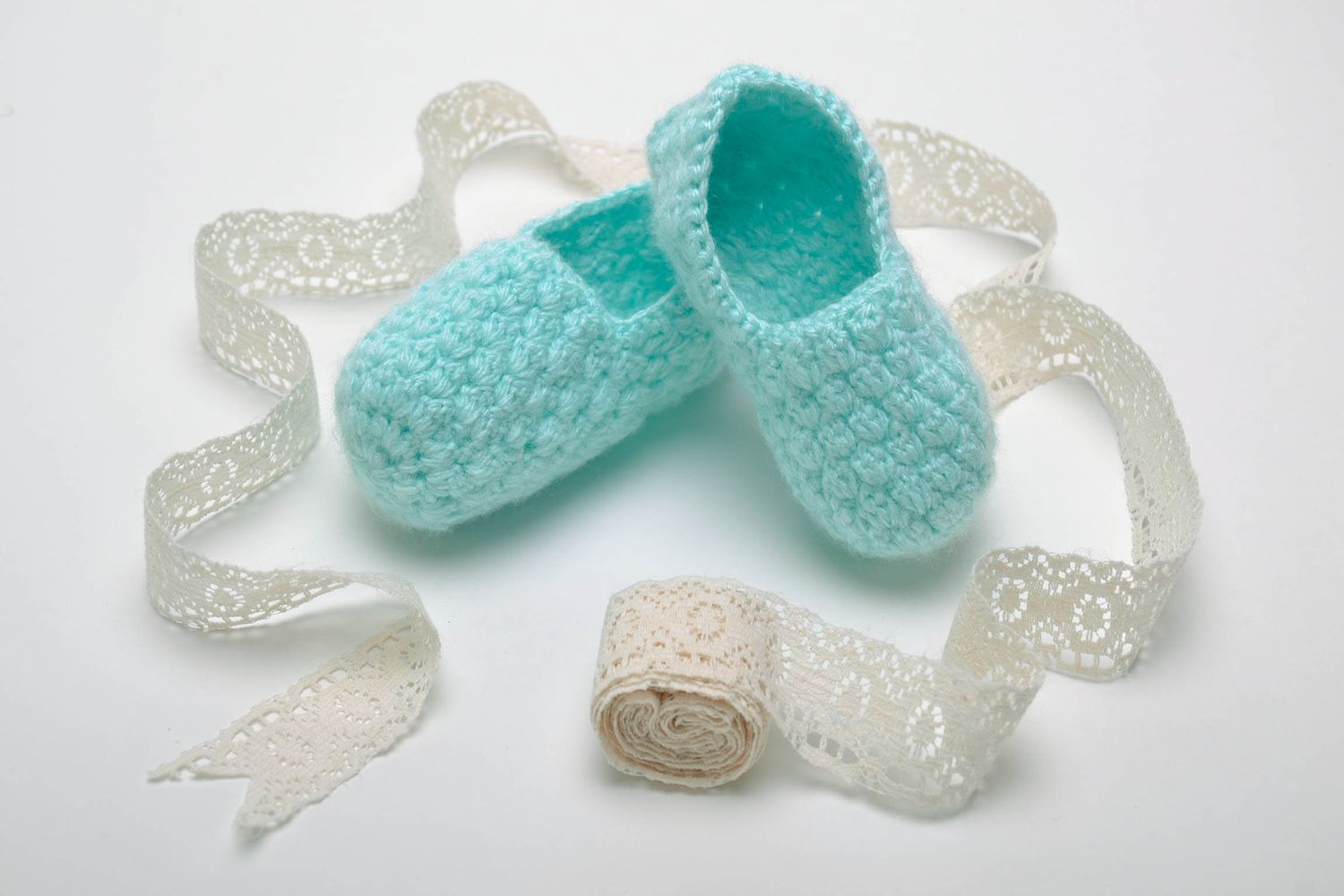 Crocheted handmade babies shoes photo 1