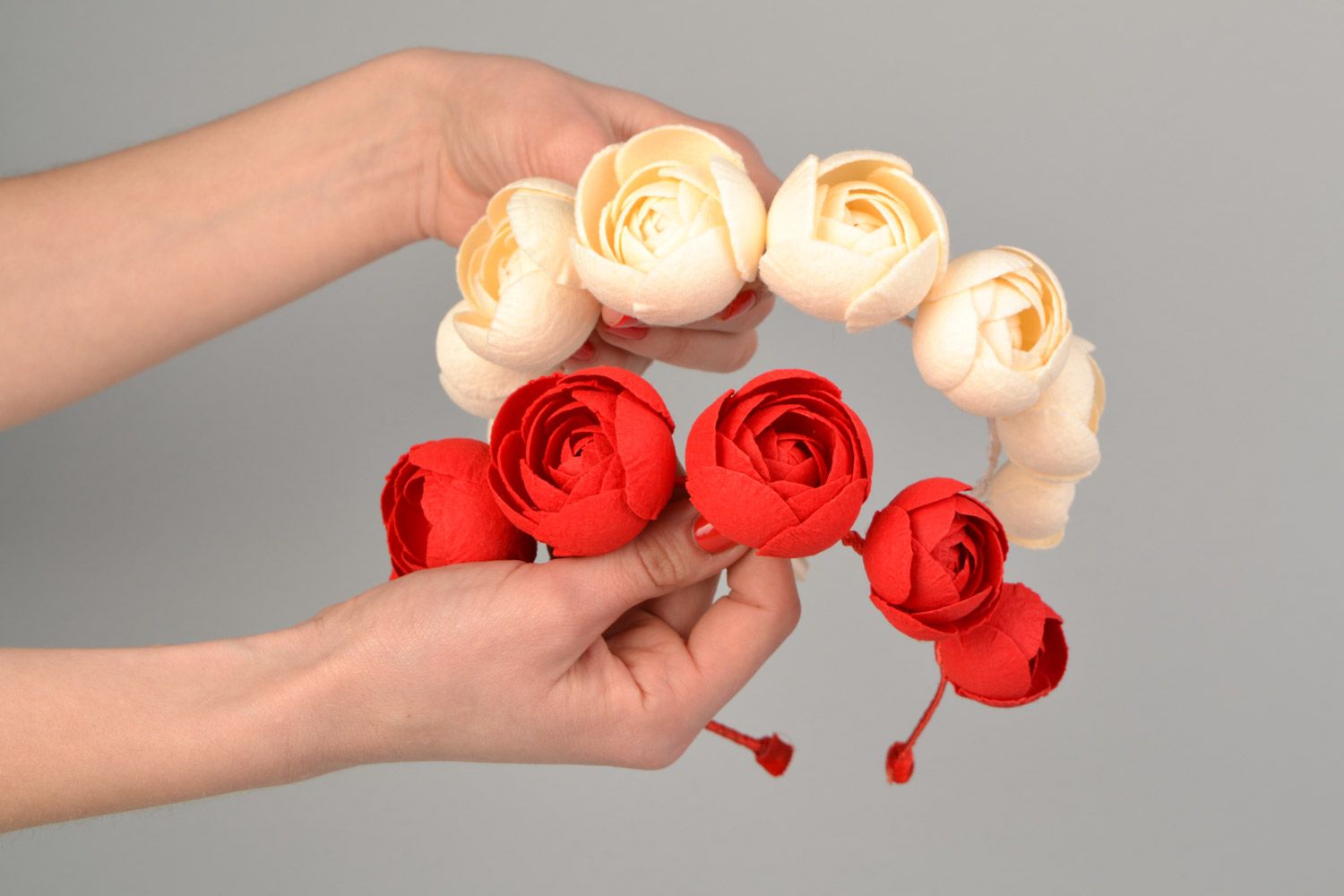 Handmade Haarreif Set mit Blumen aus Filz in Weiß und Rot für Frauen 2 Stück foto 2