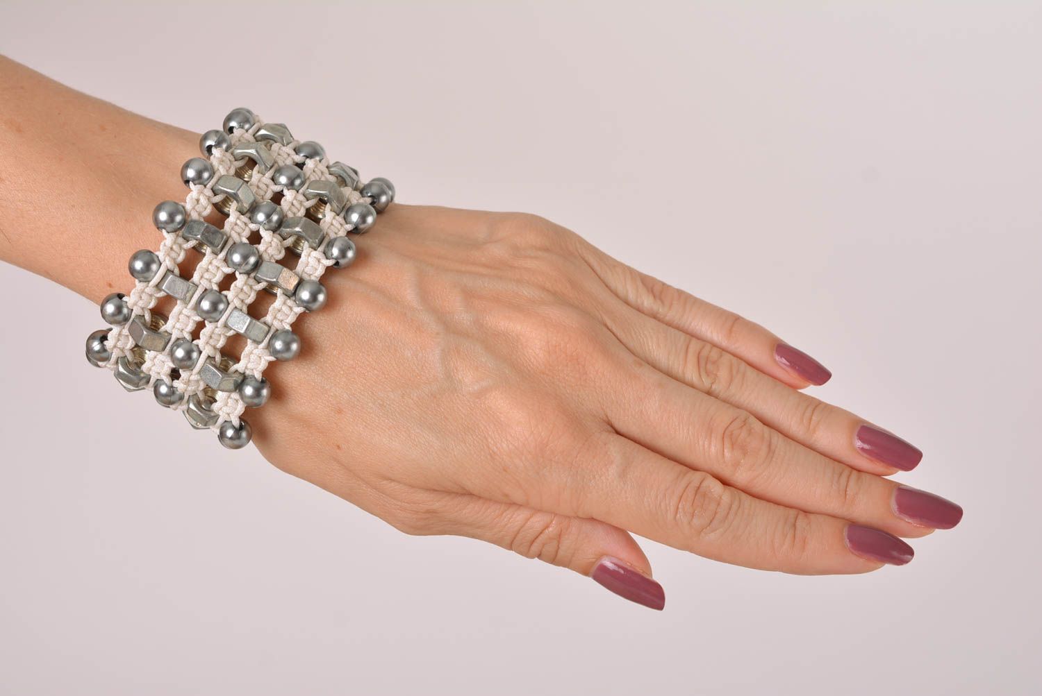 Handmade Schmuck breites Armband Makramee Schmuck Accessoire für Frauen  foto 3