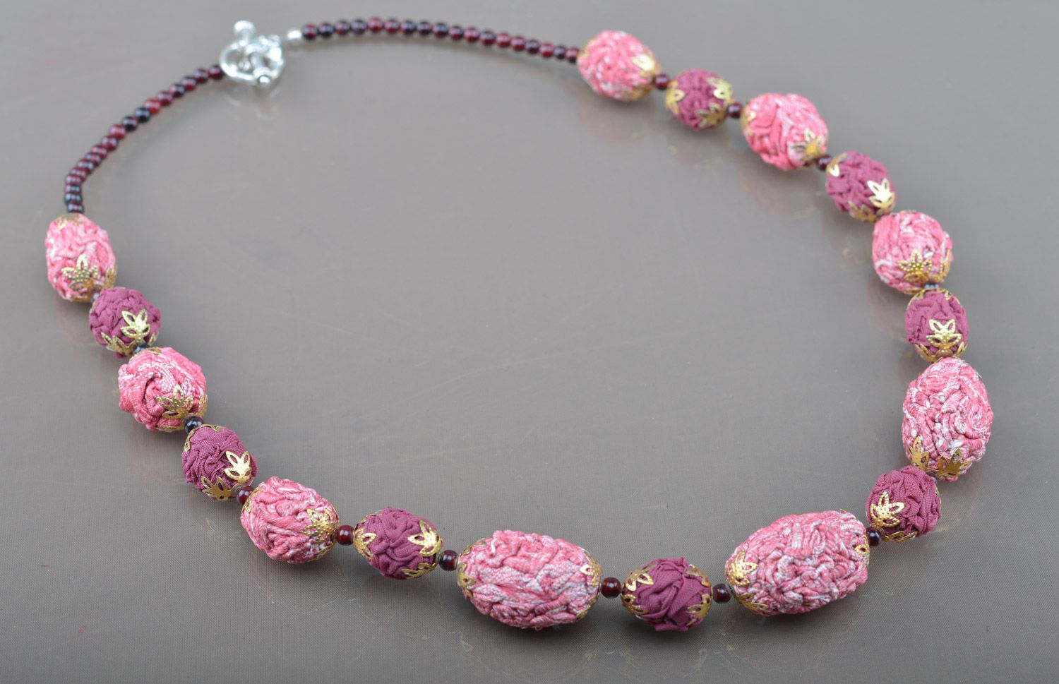 Joli collier textile en perles de coton lilas fait main accessoire insolite photo 2