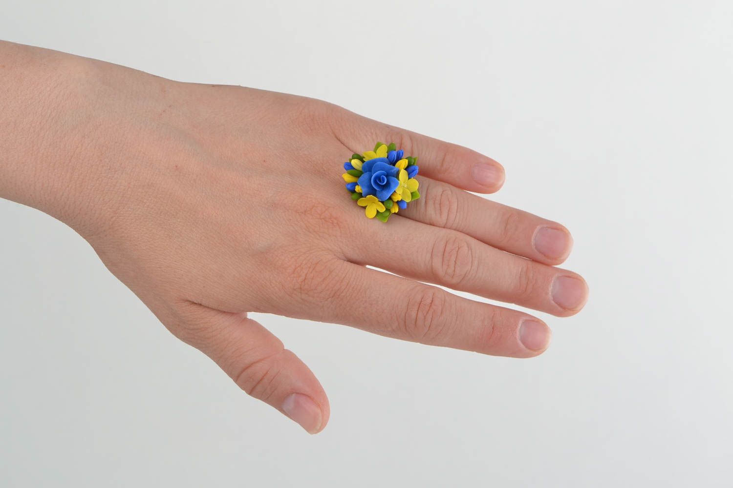 Кольцо из холодного фарфора ручной работы с регулируемым размером синее с желтым фото 1