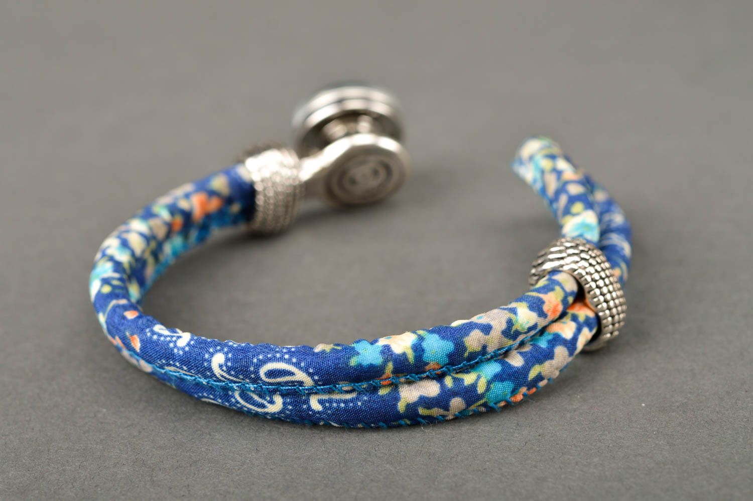 Синий браслет ручной работы авторское украшение двойной текстильный браслет фото 4