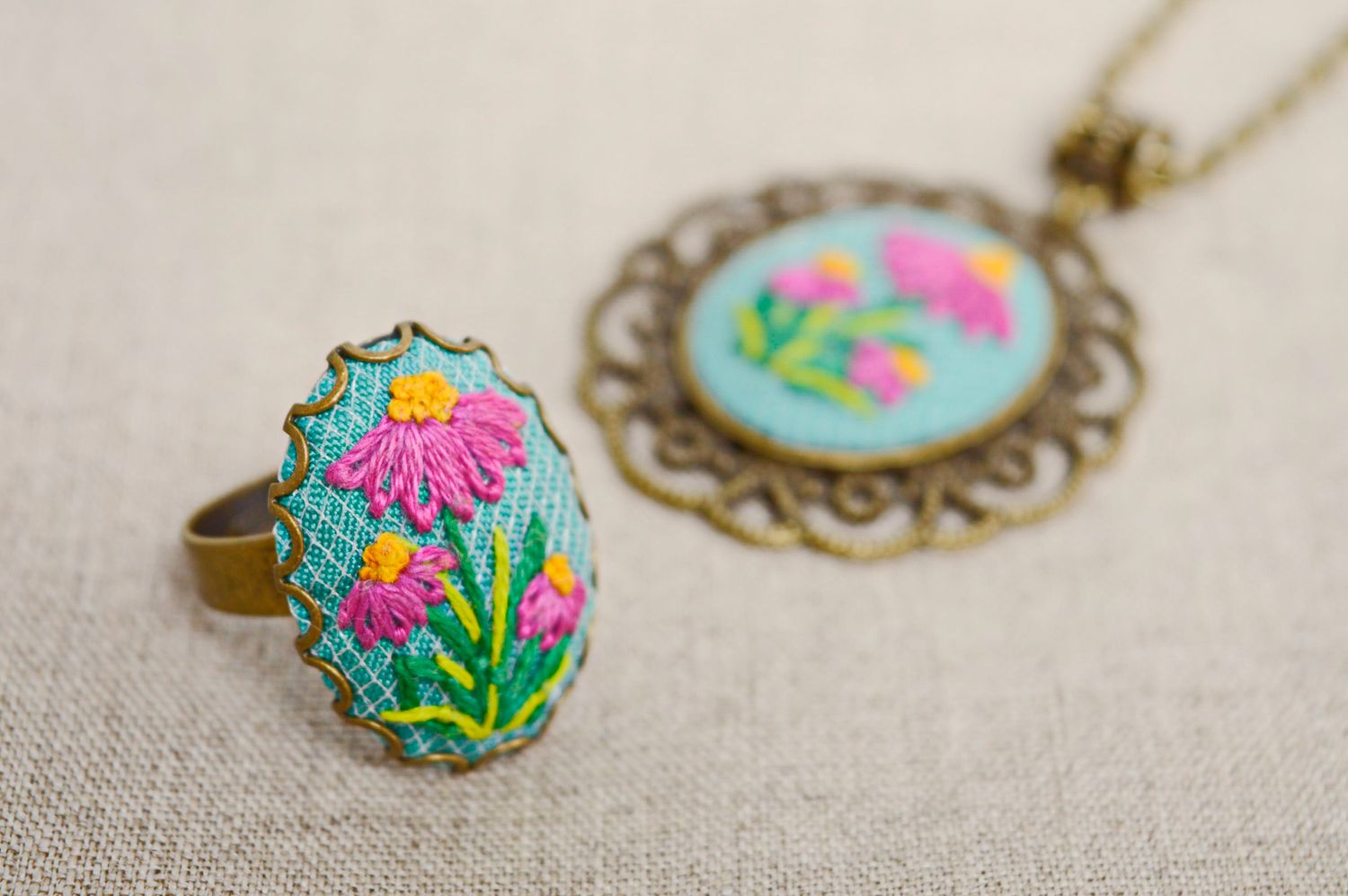 Vintage embroidered ring in rococo style photo 5
