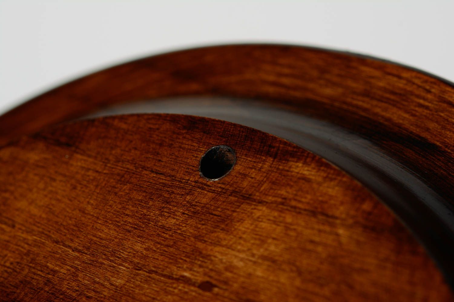 Тарелка из дерева резная красивая лакированная ручной работы авторская фото 5