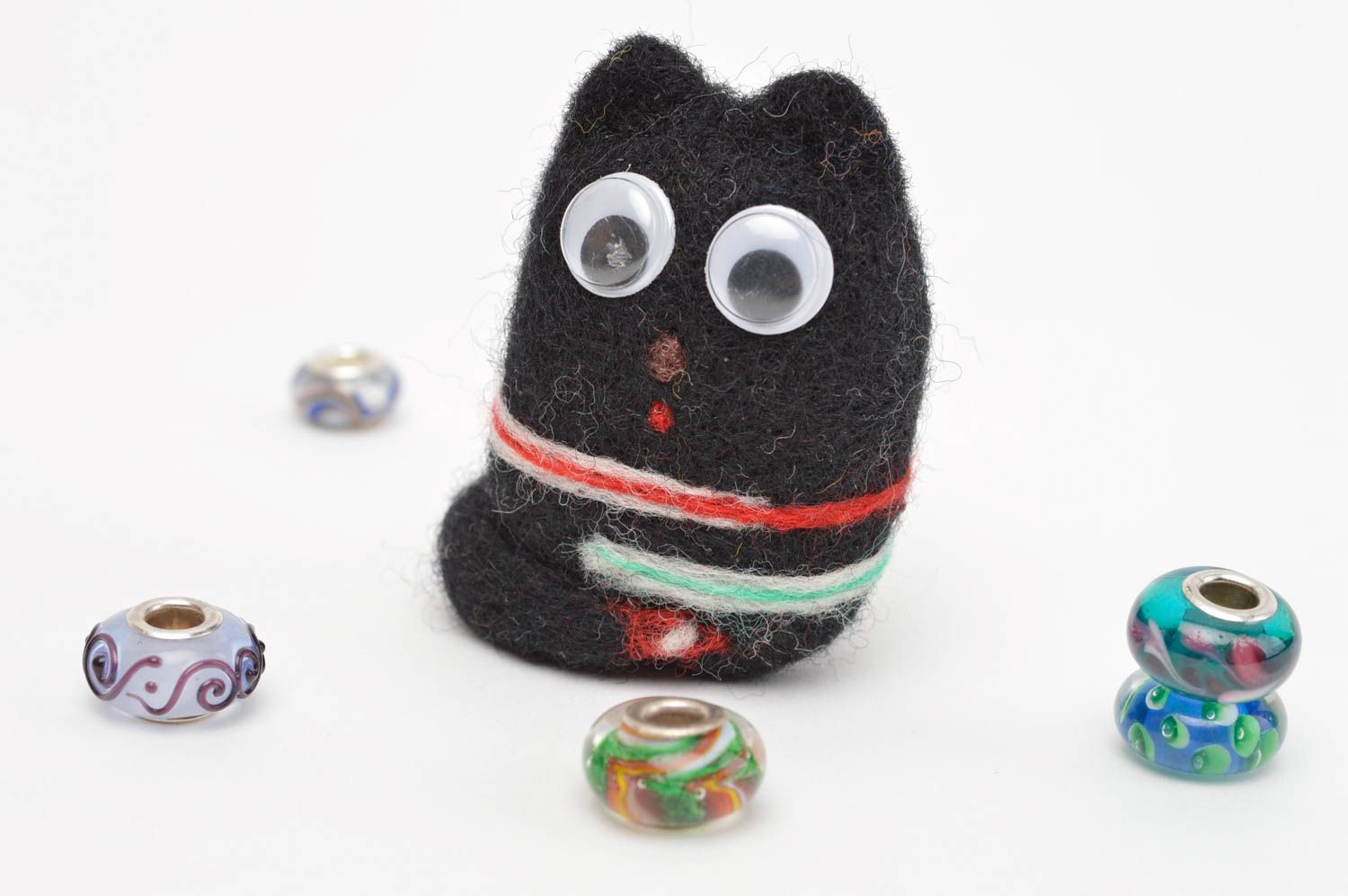 Игрушка ручной работы игрушка из валяной шерсти игрушка котик черный с полосами фото 1