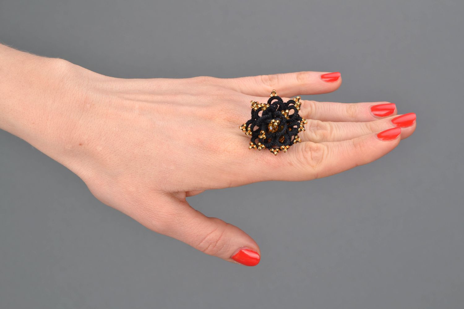Металлическое кольцо с цветком в технике фриволите Шик фото 2