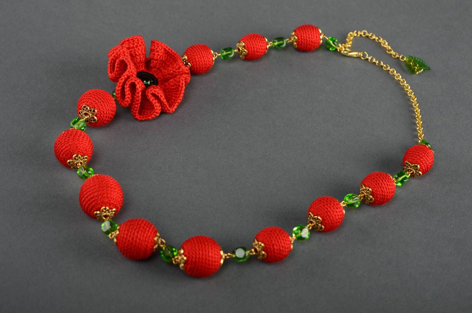 Collier tricoté au crochet rouge fait main fleurs pavots de design cadeau femme photo 1
