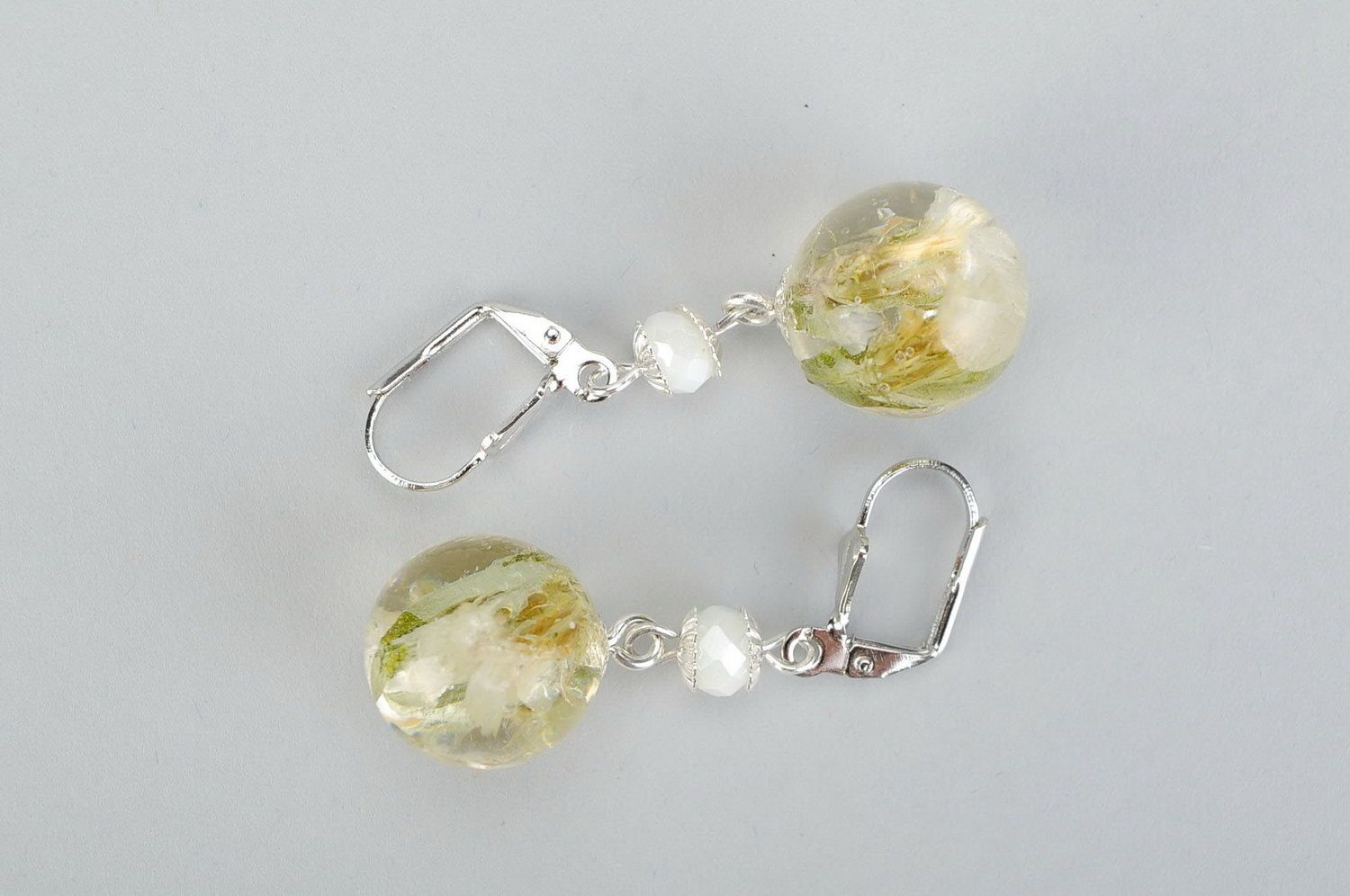 Earrings with natural flowers coated with epoxy photo 3