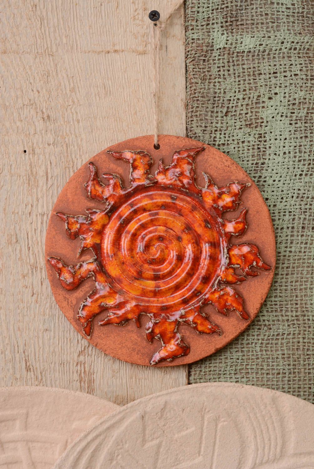 Prato talismã para interior de cerâmica feito de barro e coberto com esmalte Spiral foto 3