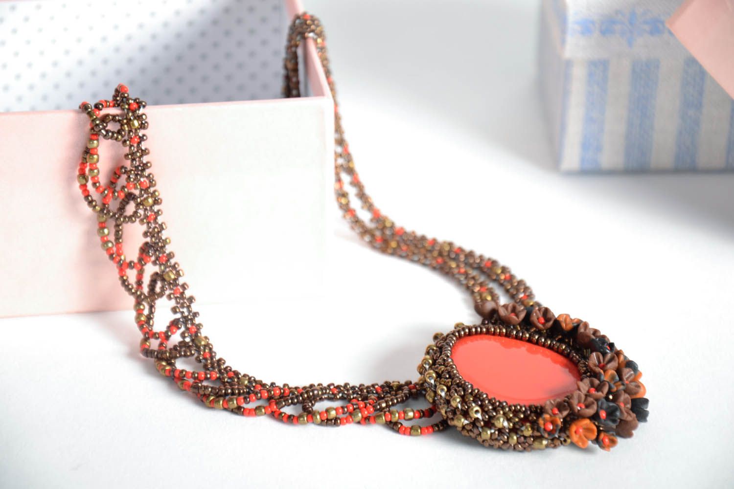 Necklace with an artificial stone photo 1
