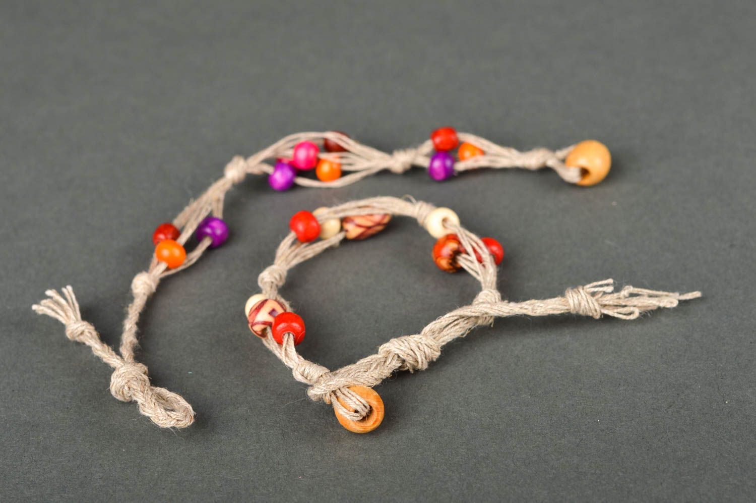 Тонкие браслеты украшения ручной работы набор браслетов из ниток два изделия фото 5