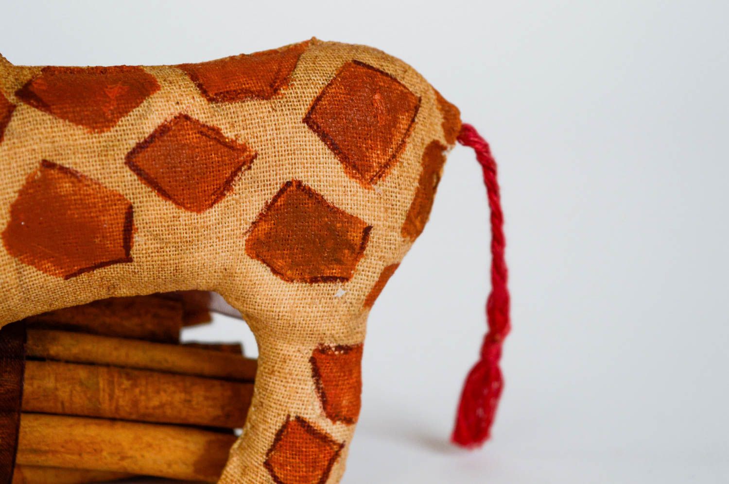 Мягкая игрушка жираф из ткани ручной работы с росписью ароматизированная фото 5