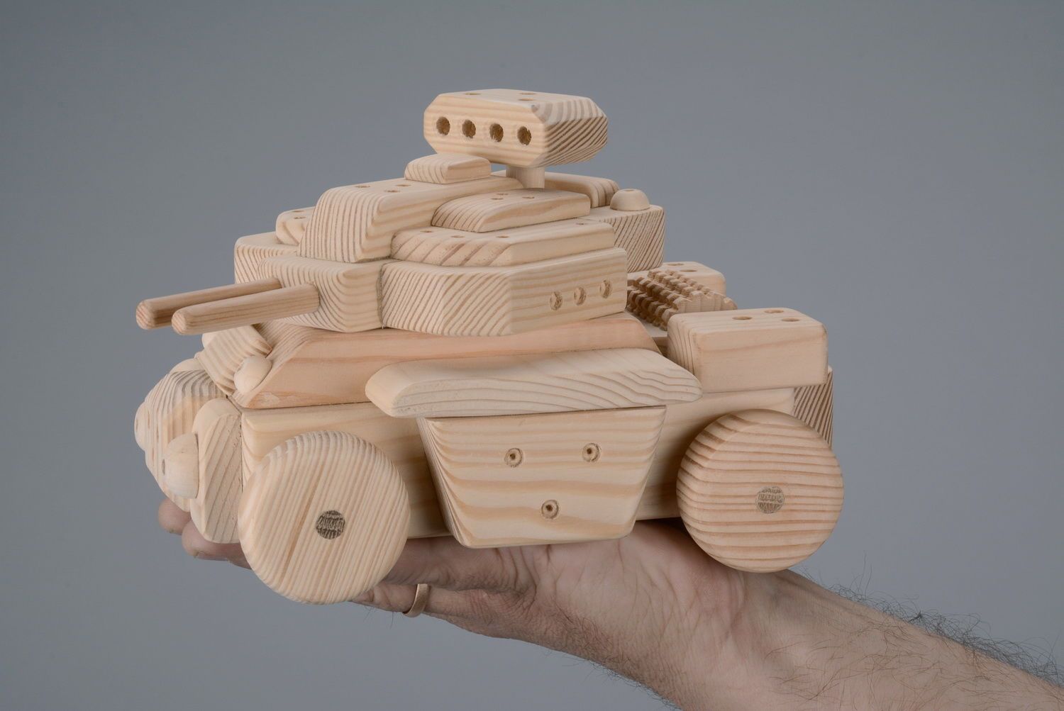 Spielzeug Panzer aus Holz foto 6