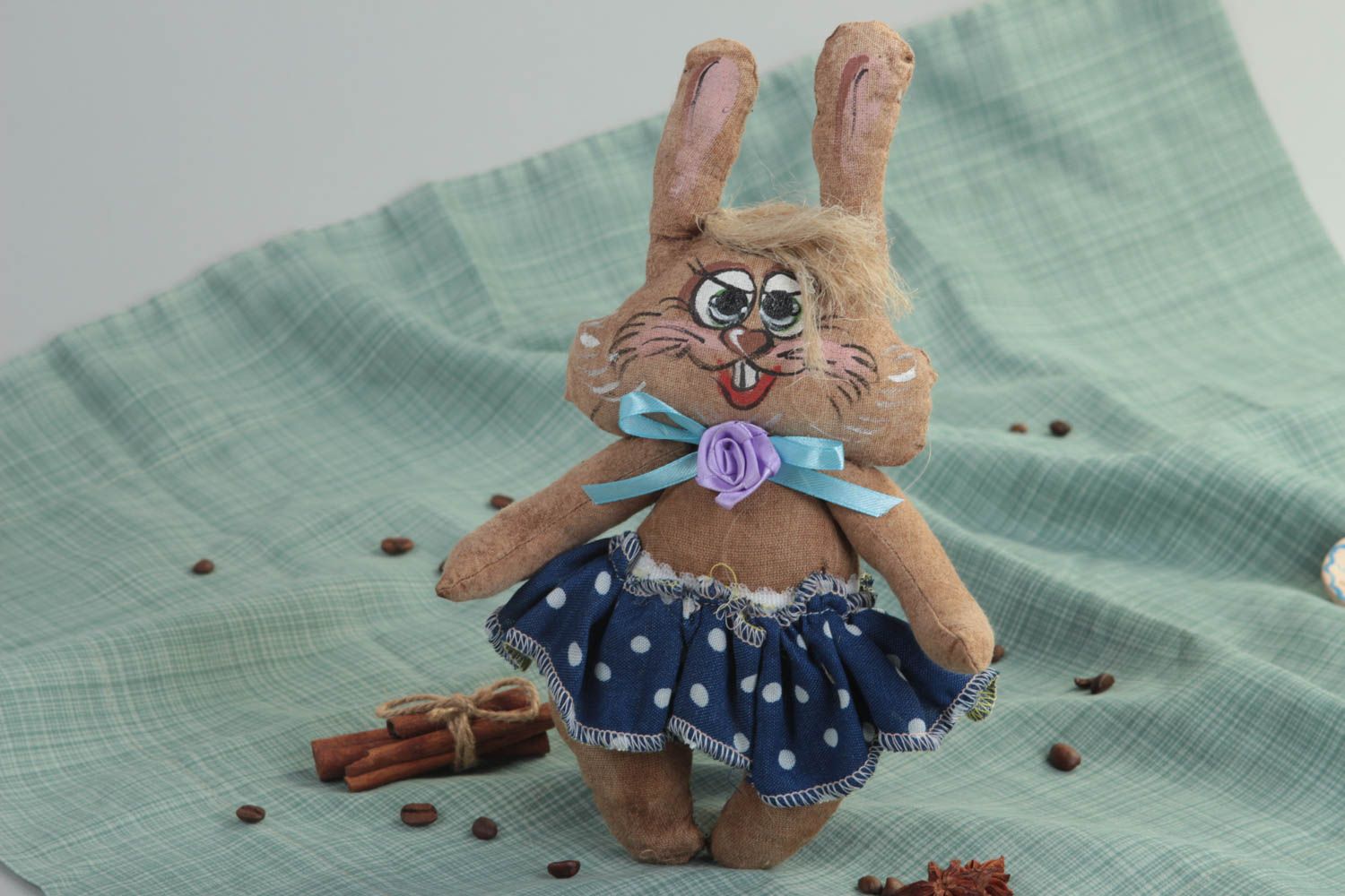 Пряничная игрушка из ткани в виде зайца с запахом кофе и корицы хендмейд фото 1