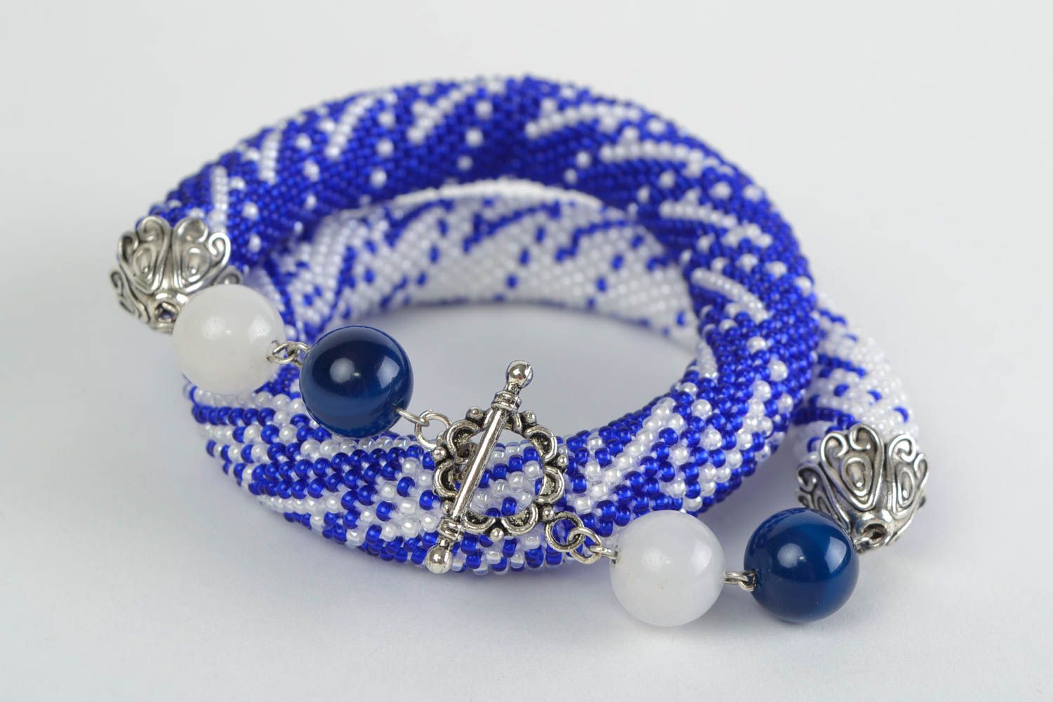 Künstler Rocailles Perlen Häkelkette Collier handmade blau weiß foto 3