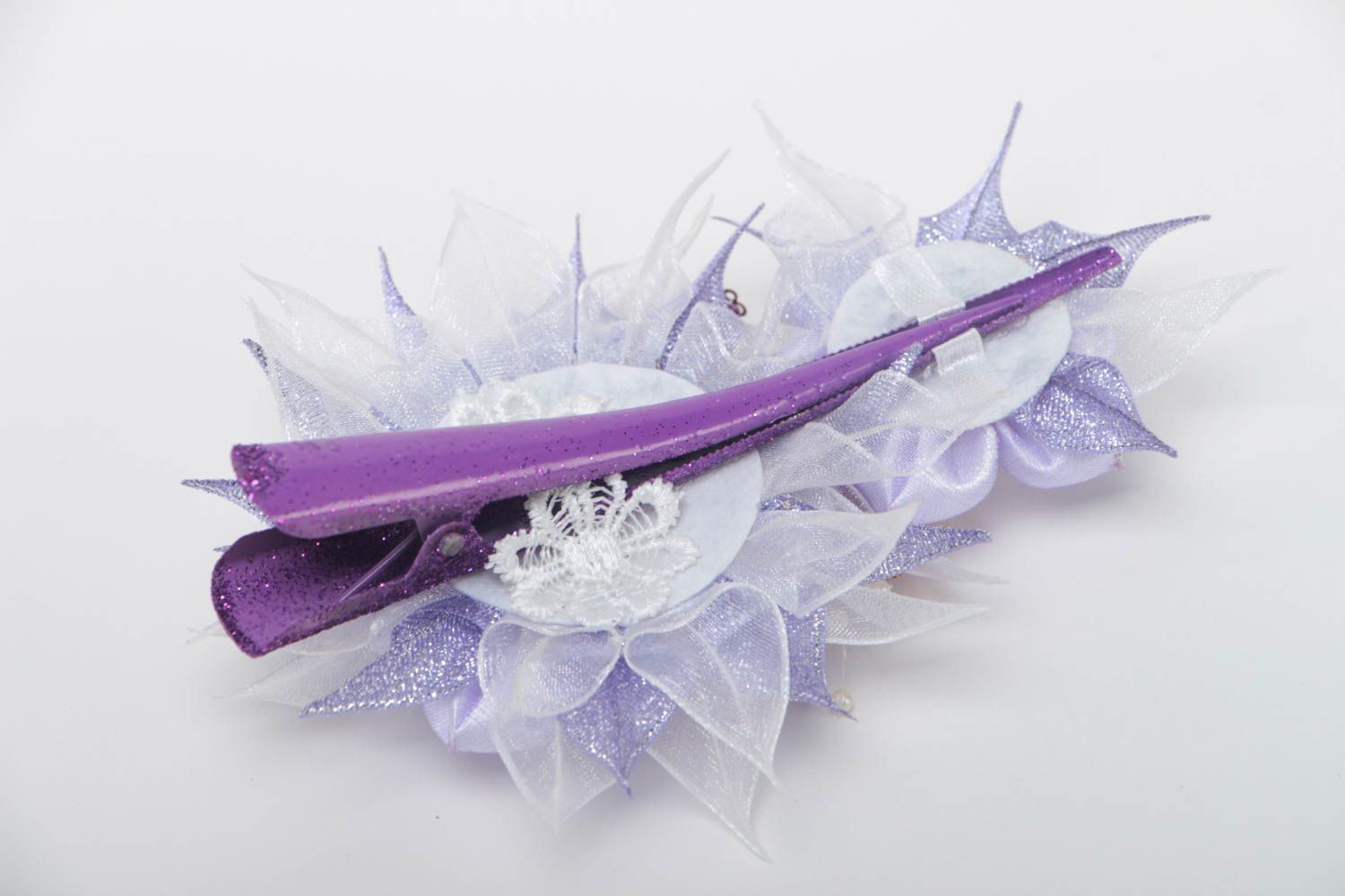Schöne Kanzashi Haarspange aus Bändern Blume für Frauen künstlerische Handarbeit foto 4