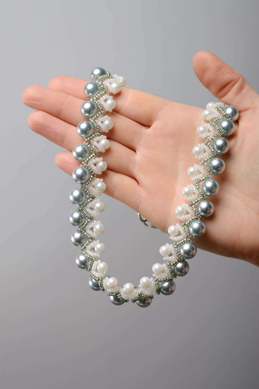 Beaded necklace with artificial pearls photo 3