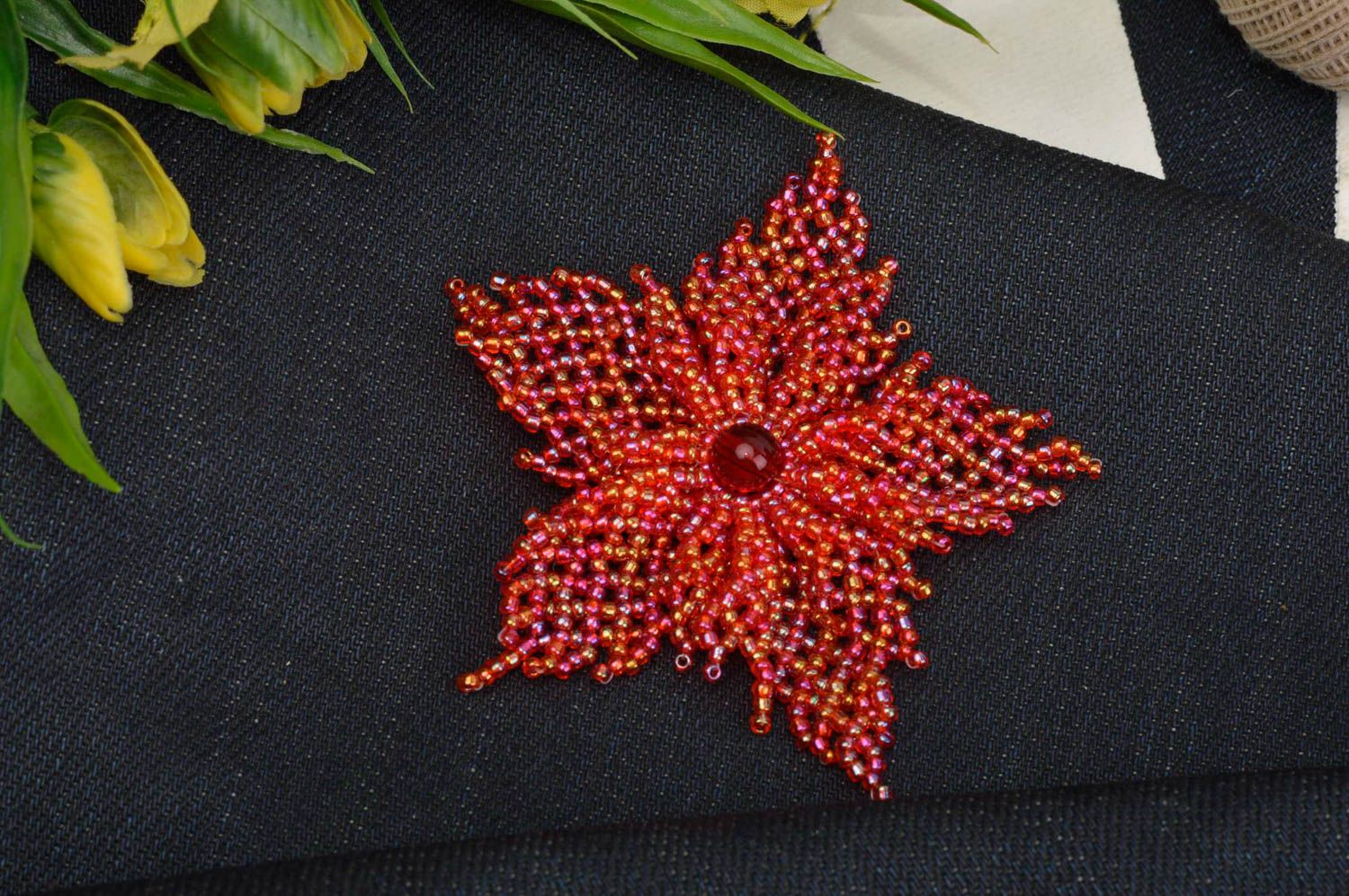 Handmade große Brosche Schmuck für Frauen Mode Schmuck rote Blume aus Rocailles foto 1