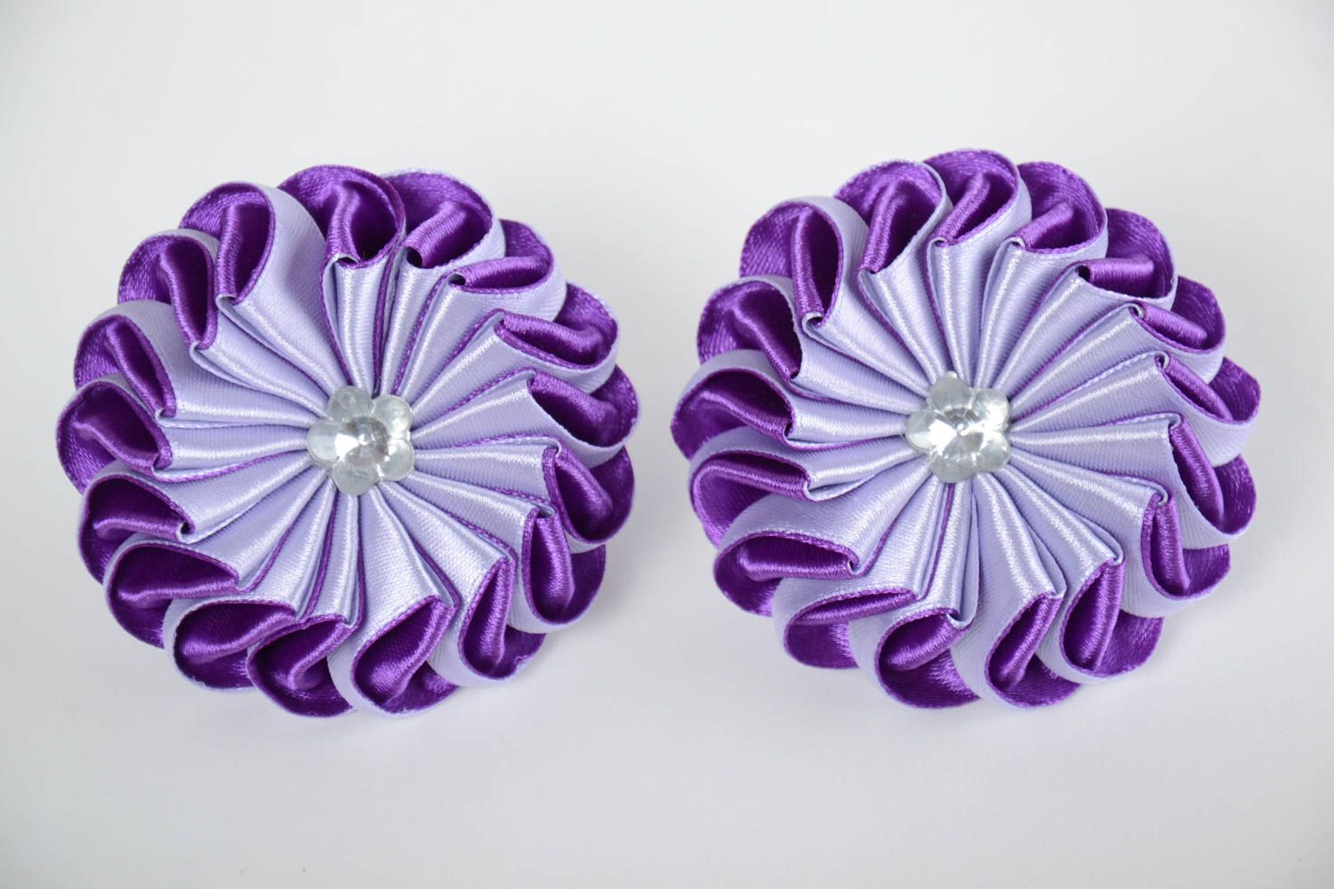Ensemble d'élastiques à cheveux en satin faits main 2 pièces Fleurs blanc violet photo 5