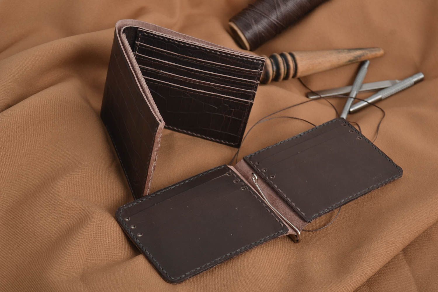 Handmade Crazy Horse Leather Mens Purse With Card Holder And Tooled Leather  Money Clip Vintage Minimalist Design From New_balance, $10.65 | DHgate.Com