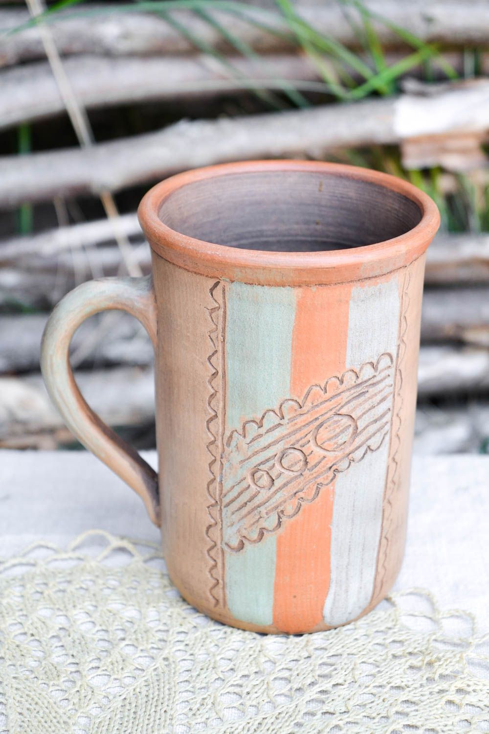 Tasse en argile faite main Mug marron design à rayures Vaisselle originale 40 cl photo 1