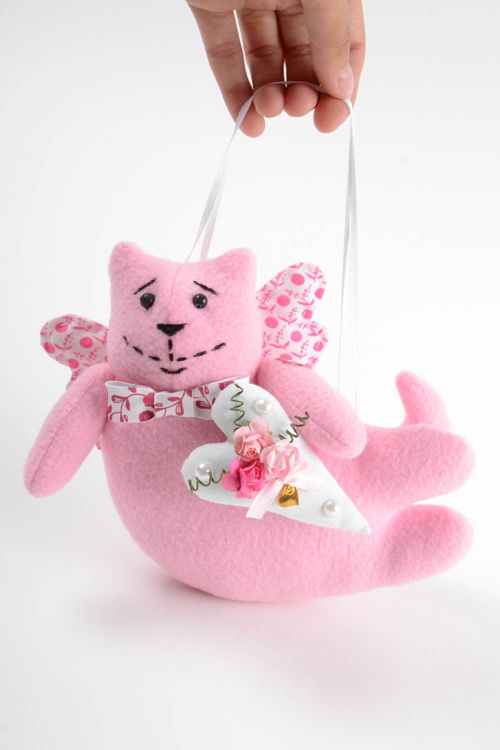 Мягкая интерьерная подвеска в виде розового кота из флиса ручной работы фото 2