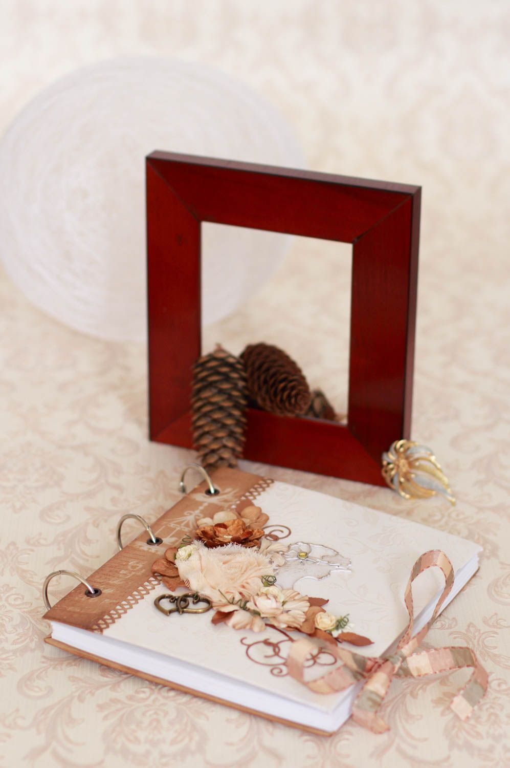 Álbum de boda hecho a mano pequeño en cintas con flores claro original bonito foto 1