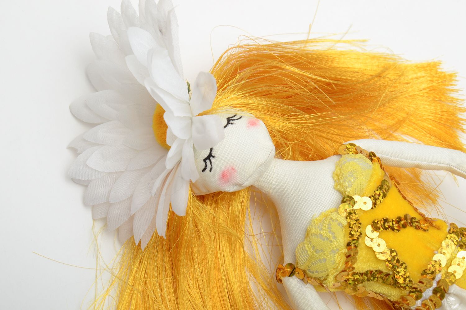 Мягкая кукла игрушечная с желтыми волосами Ромашка фото 3