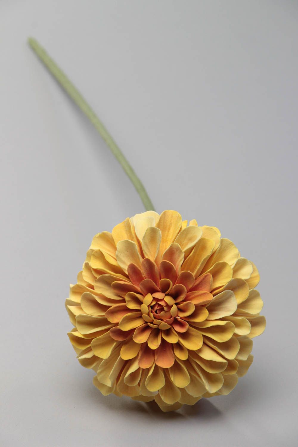 Цветок из полимерной глины хризантема небольшого размера желтая ручной работы фото 2
