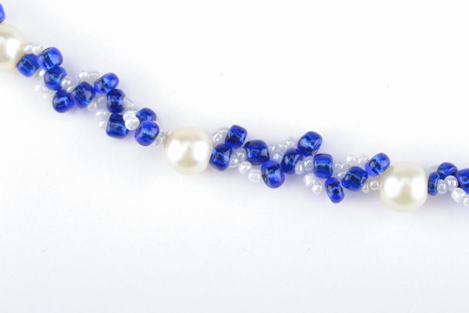 Blue and white beaded necklace photo 2