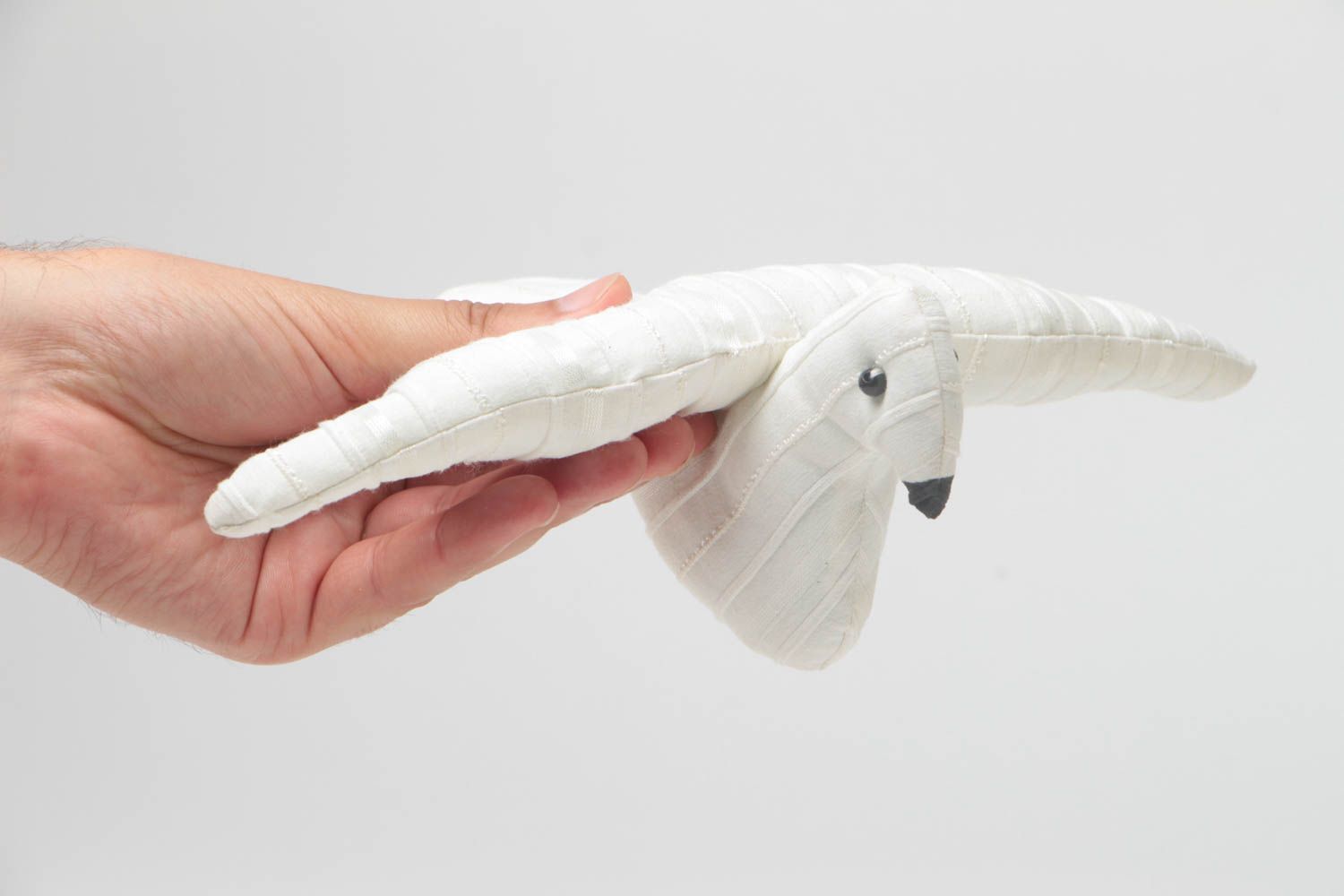 Petite peluche décorative en coton faite main blanche en forme de pigeon photo 5