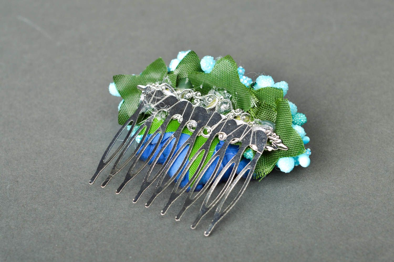 Blauer Haarkamm mit Blumen Schmuck handgemacht zartes Accessoire für Haare  foto 3