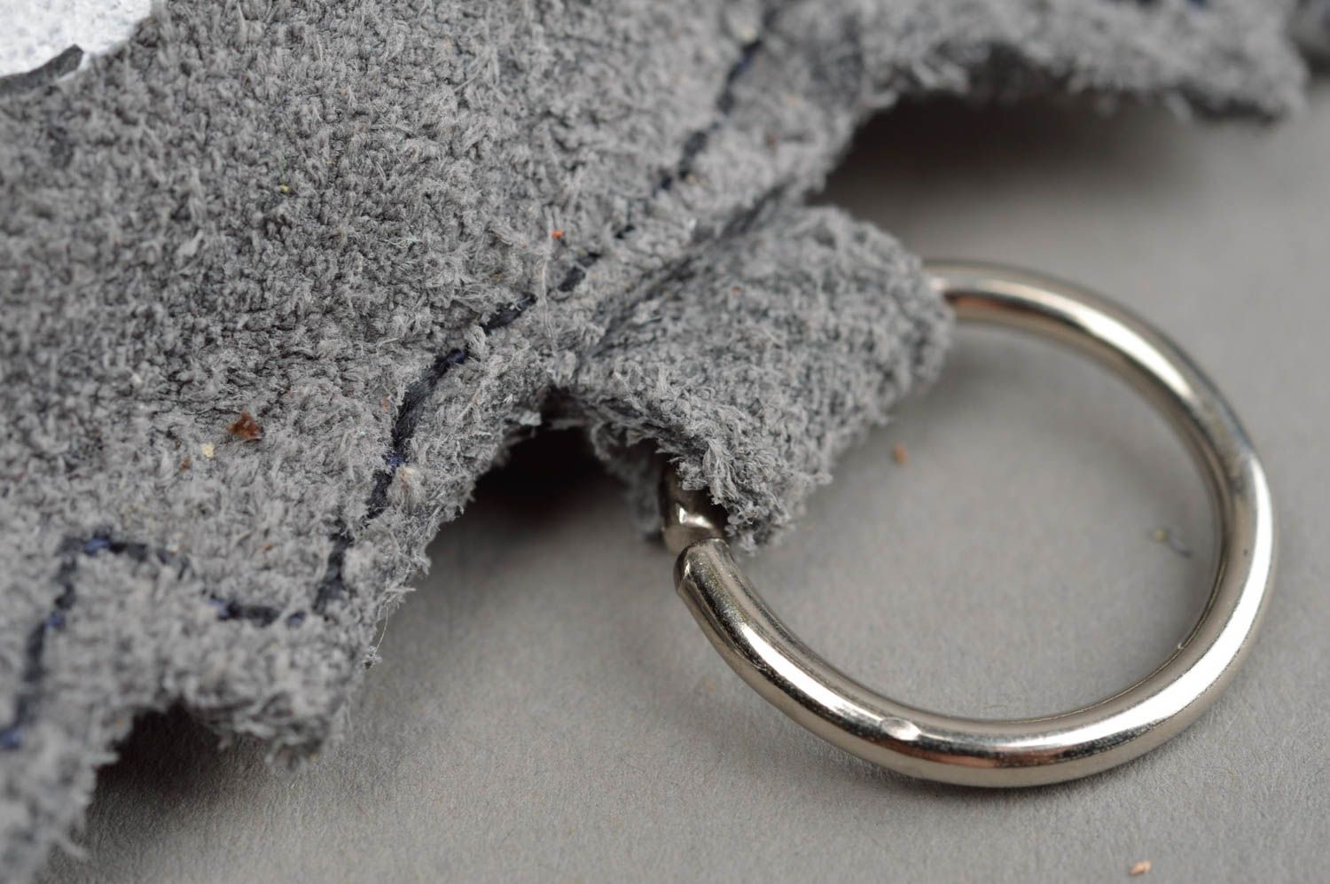 Porte-clés hibou gris en cuir naturel fait main original accessoire de créateur photo 5