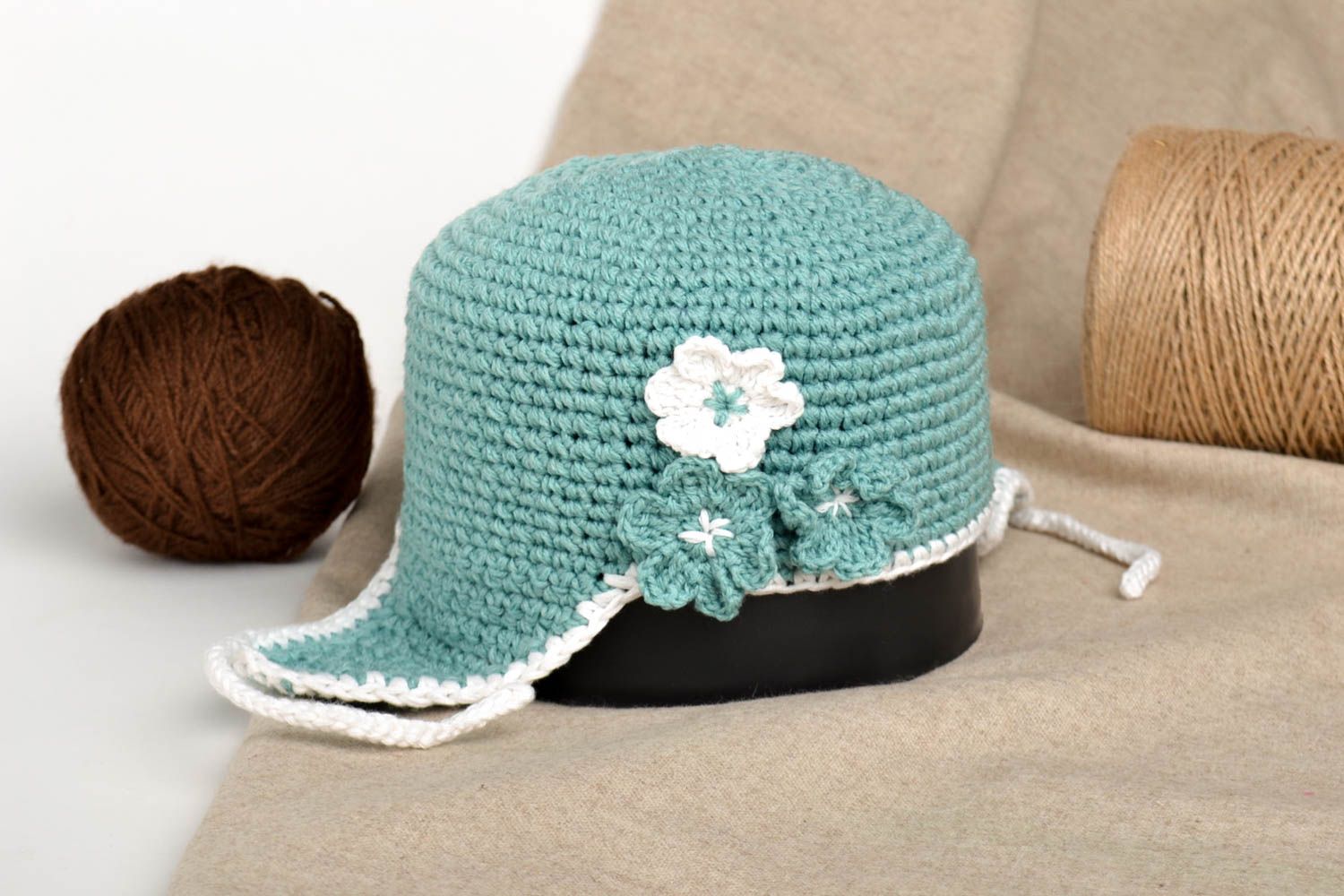 Bonnet fait main Chapeau tricoté Accessoire bébé original design unique photo 1