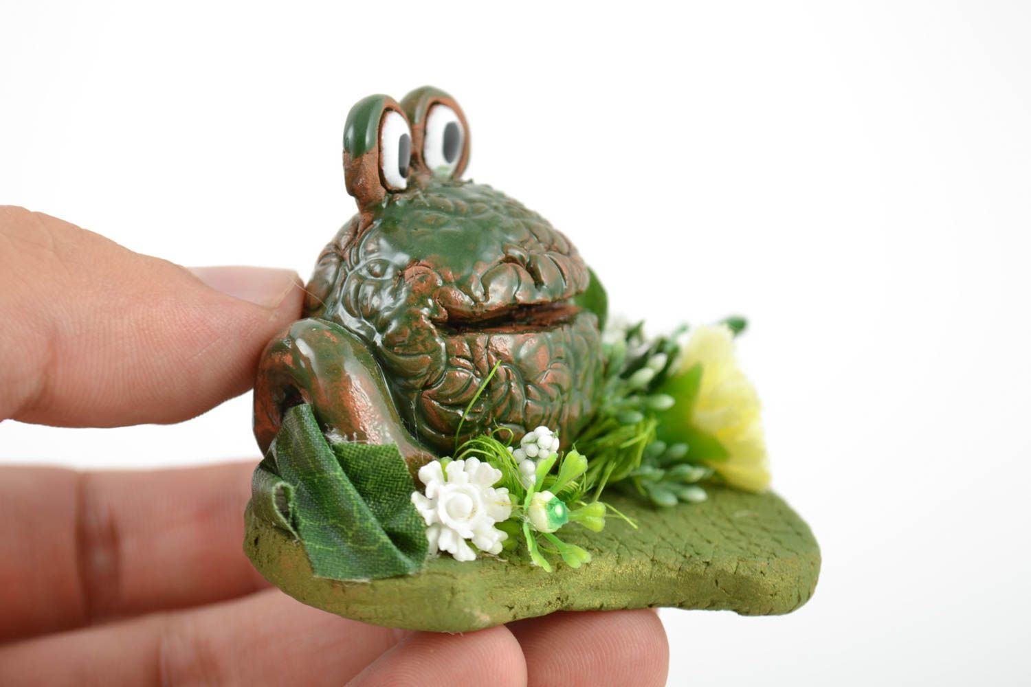 Handmade small decorative ceramic collectible figurine of frog with flowers photo 2