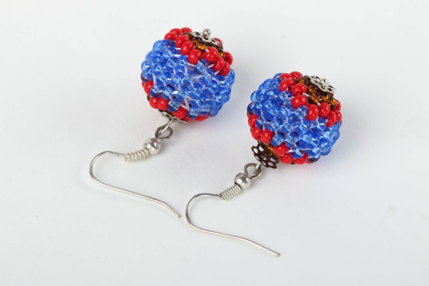 Boucles d'oreilles design Bijou fait main boules perles rocaille Cadeau insolite photo 4
