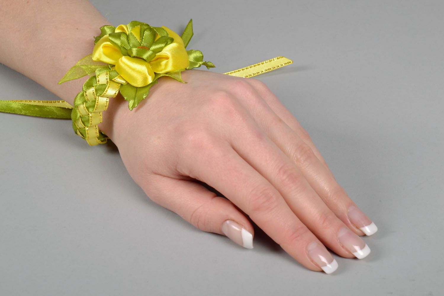 Buttonhole bracelet for bridesmaid photo 5