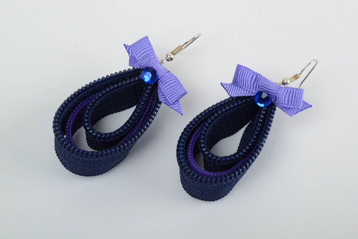 Handmade dark blue drop shaped zipper dangling earrings with small bows photo 2