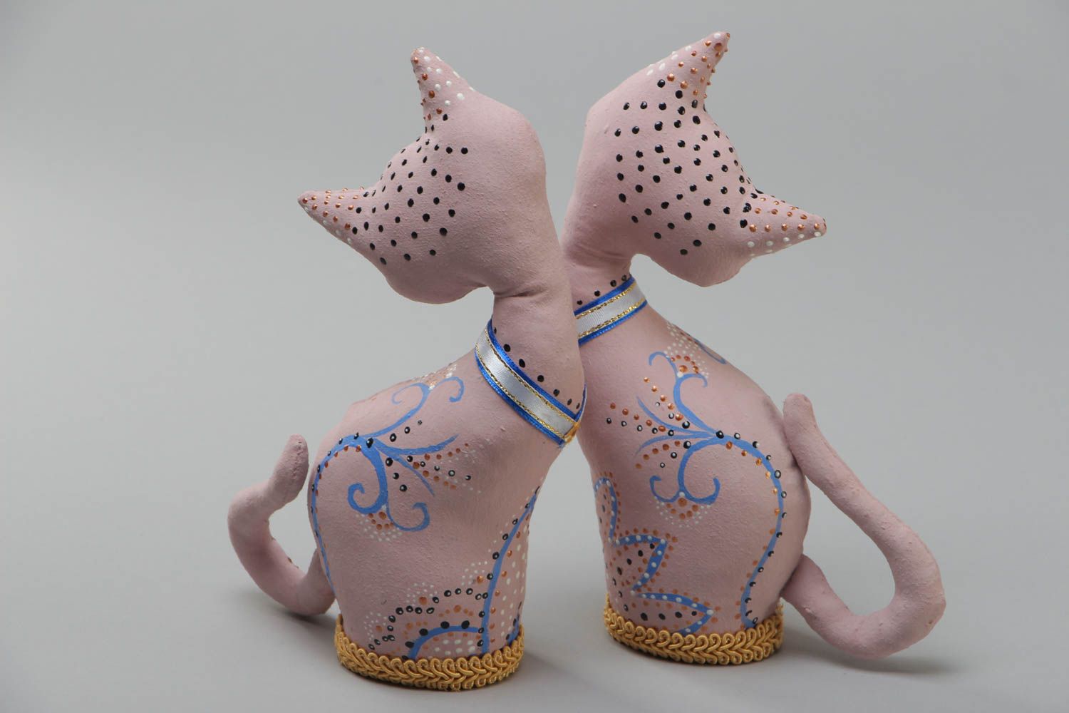Helle handmade Deko Stofftiere Katzen aus Baumwollstoff mit Acryl bemalt foto 4